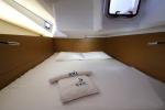 Yachtcharter SunOdyssey440 Roma 8