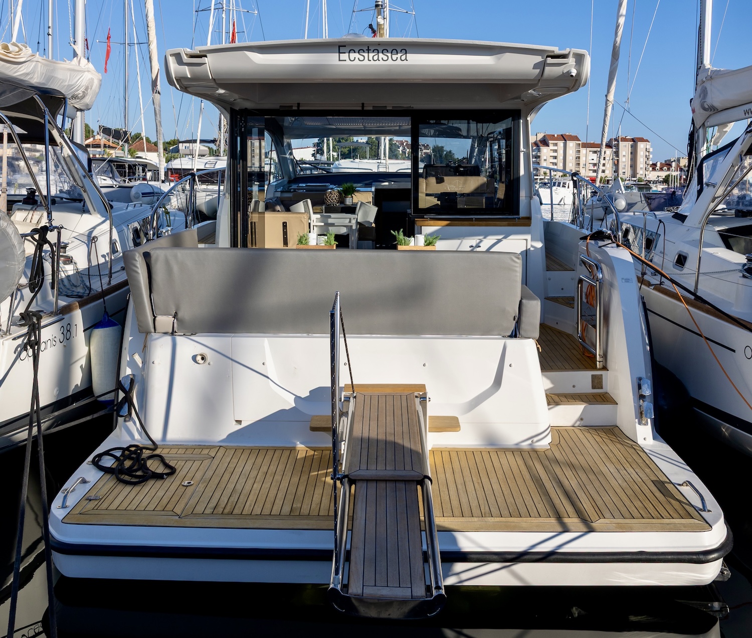 Yachtcharter SealineC390 Ecstasea