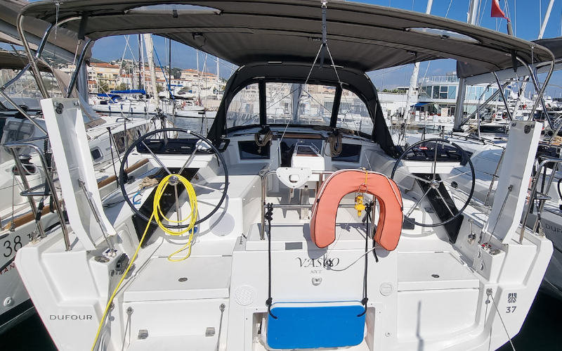 Yachtcharter DUFOUR37 Vasco