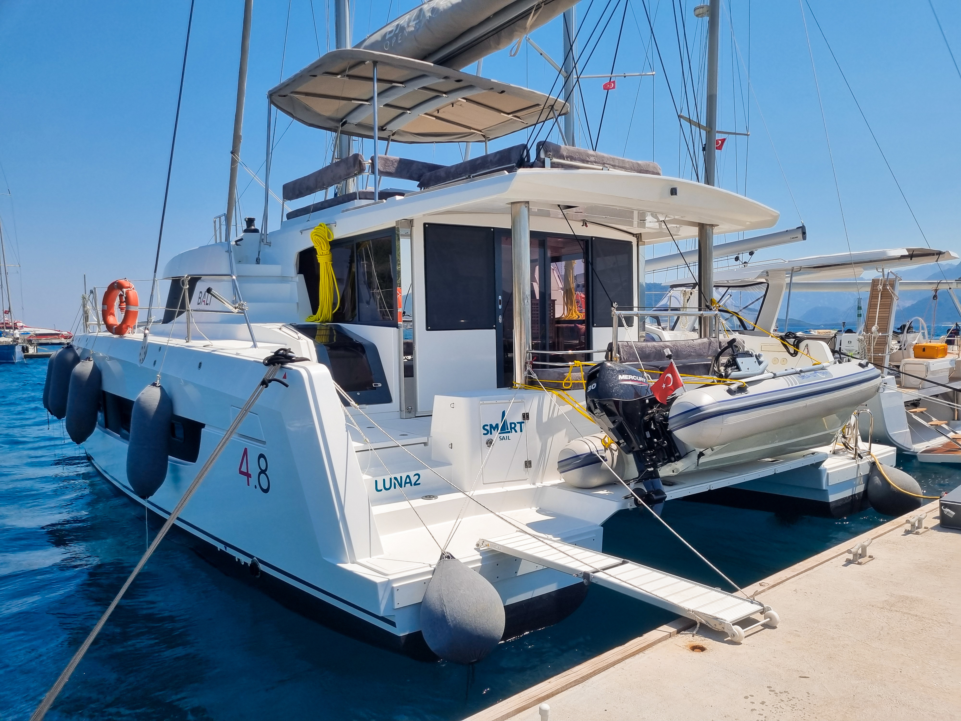 Yachtcharter Bali4 Luna 2