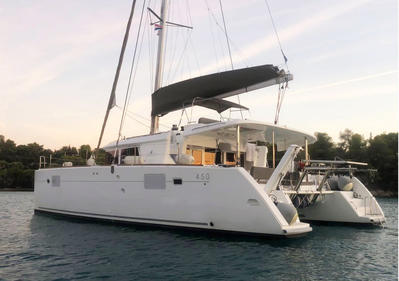 Yachtcharter Lagoon450F Azraq