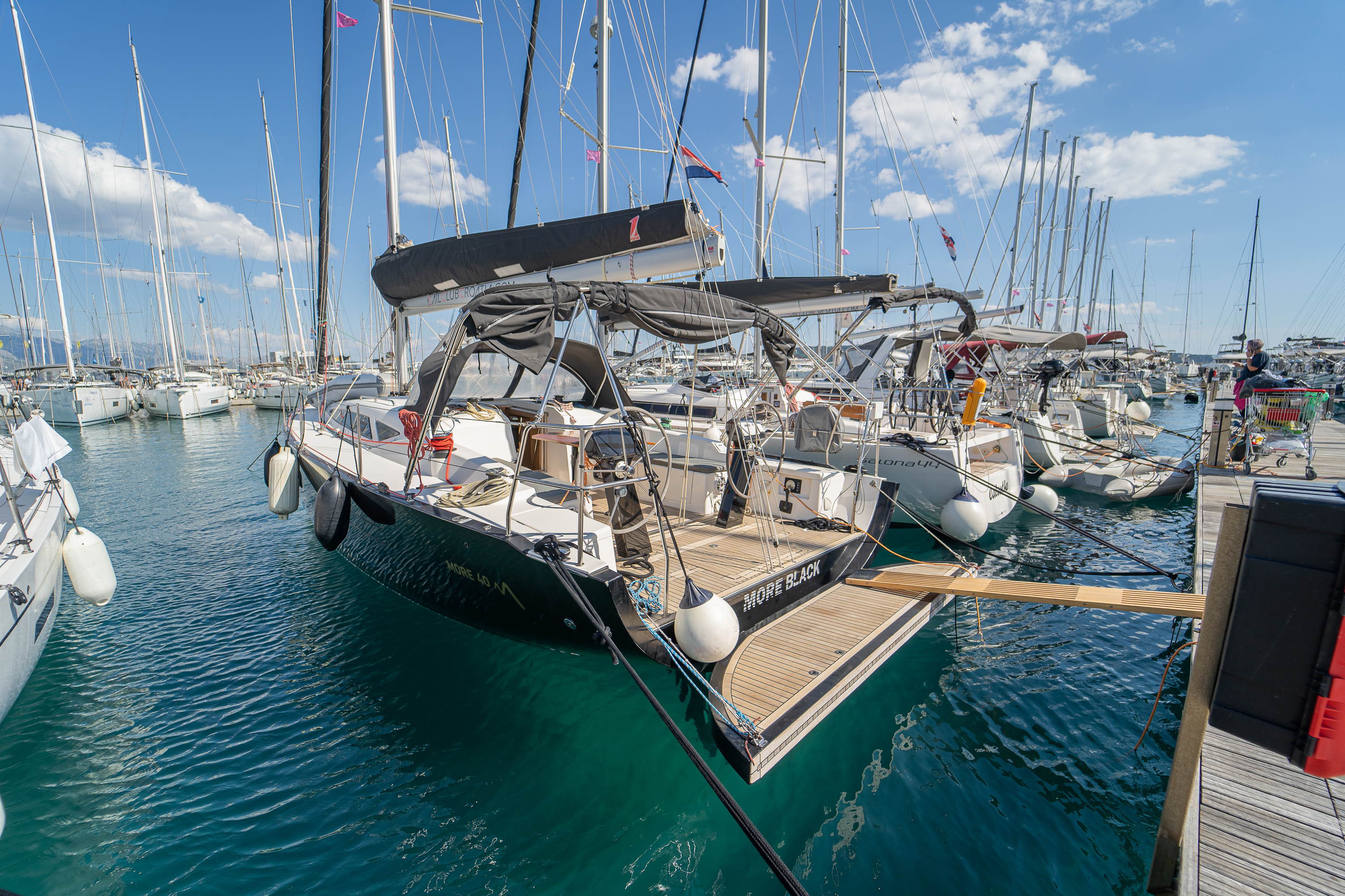 Yachtcharter More40 More Black