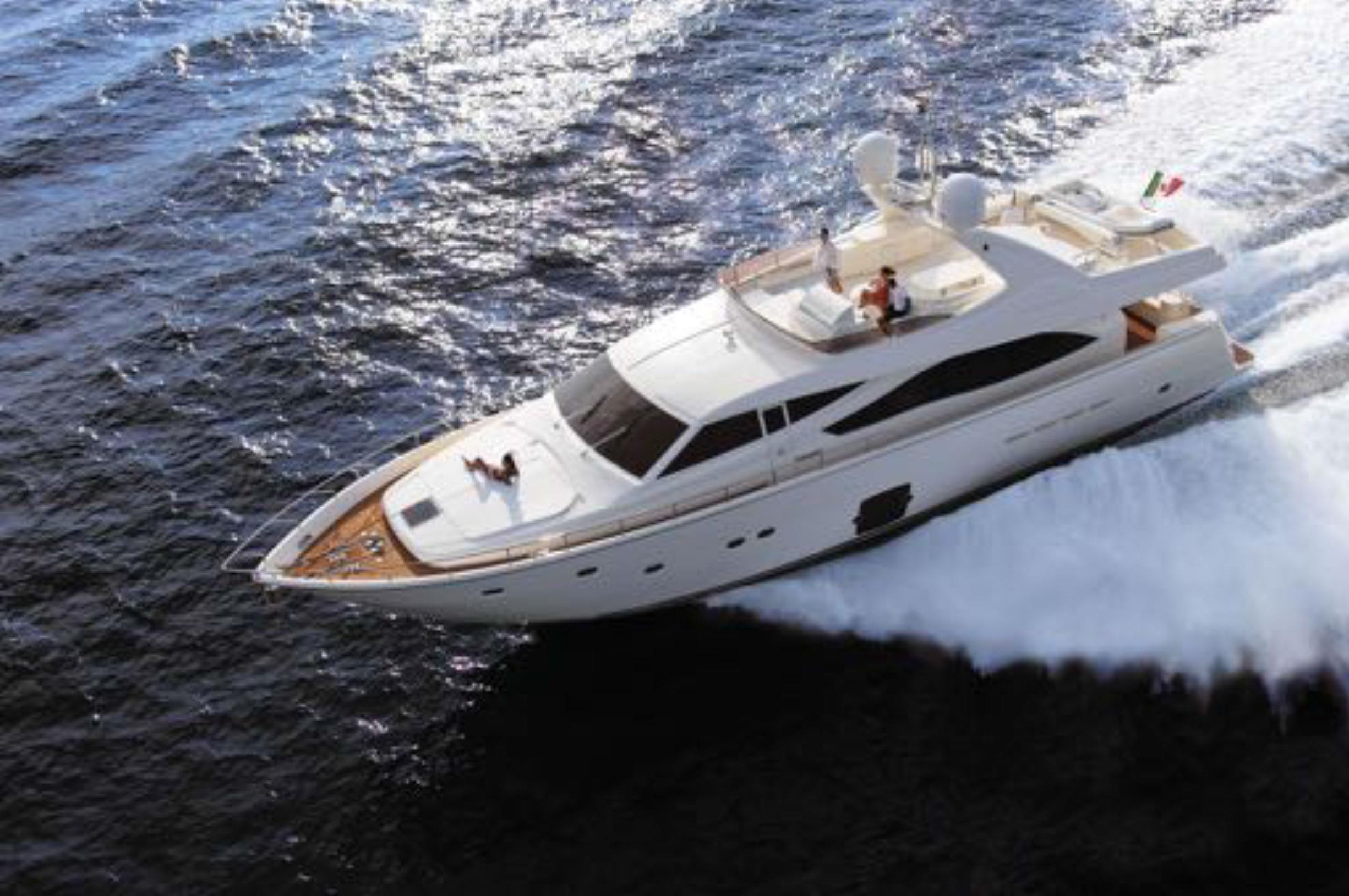 Yachtcharter Ferretti Yachts 830