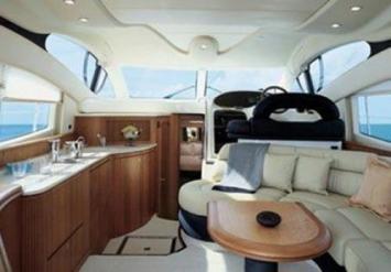 Azimut 42 Innenansicht
