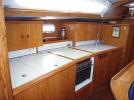 Yachtcharter Sun Odyssey 45.1 4 Cab pantry