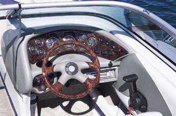 Crownline 202 BR-Cockpit Auenansicht