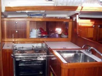 Elan-333-2Cab-Pantry.jpeg Innenansicht