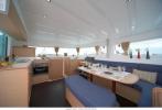 Yachtcharter Lagoon420 Cab3 saloon1