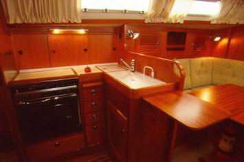 Hallberg-Rassy 34 (2Cab)-Pantry Innenansicht