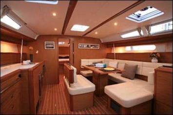 Sun Odyssey 49i Innenansicht