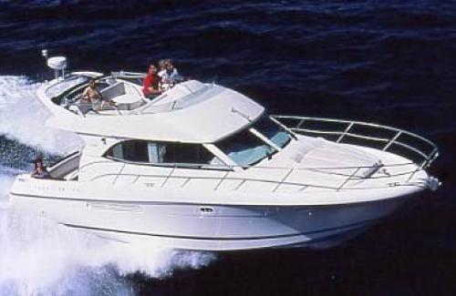Yachtcharter Jeanneau Prestige 32 Fly Seitenansicht 2 Cab 1 WC