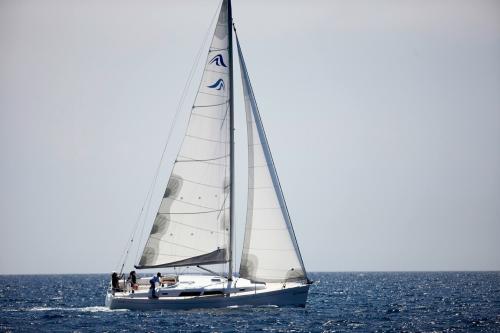 Yachtcharter Hanse 350 Seitenansicht 3 Cab
