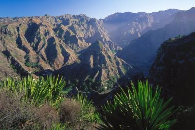 Bootscharter Kapverden: Die Insel Santo Antao ist ber�hmt f�r ihre spektakul�re Landschaft