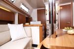 Yachtcharter Hanse 325 Salon3