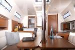 Yachtcharter Hanse 325 Salon2