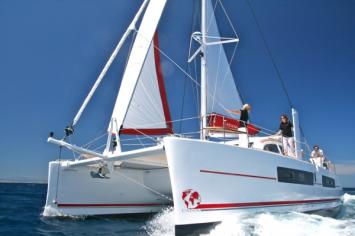 Catana 42 Carbon infusion Auenansicht