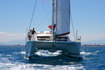 Catana 42 Carbon infusion Auenansicht