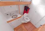 Yachtcharter Ovni 395 Nasszelle 3 Cab 1 WC