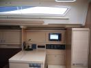 Yachtcharter Elan 350 Kartentisch 3 Kab 1 WC