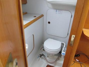 Beneteau-First-285-Nasszelle-2-Cab-1-WC.JPG Innenansicht