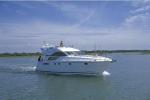 Yachtcharter Fairline Phantom 50 Bugansicht