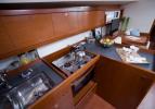 Yachtcharter Oceanis 45 3cab Kitchen
