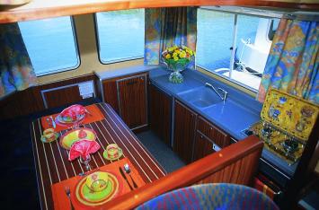 P-1107, 3Kab, Salon:Pantry.png Innenansicht