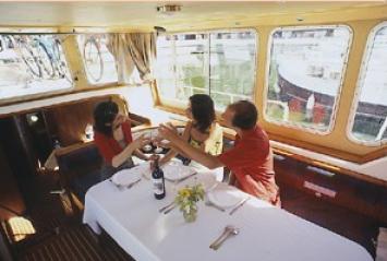 P-1400-FB-4Cab-Salon.png Innenansicht