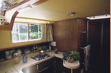 P-1400-FB-4Cab-Pantry.png Innenansicht