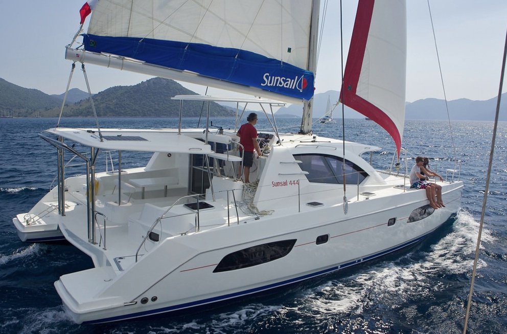 Yachtcharter Leopard 44 3+1 Kab Seitenansicht