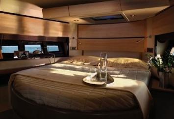 Azimut 47 Fly Innenansicht