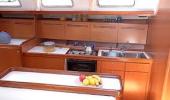 Yachtcharter Beneteau Cyclades 50.5 Pantry