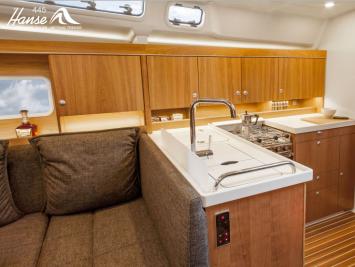 Hanse 445-Pantry.JPG Innenansicht