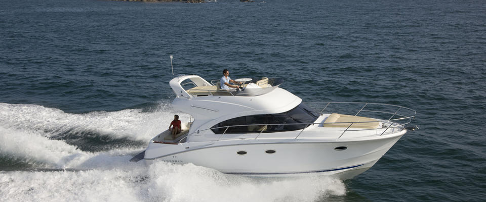 Yachtcharter Antares 36 außen1