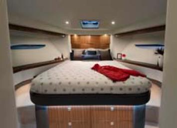 Riviera 6000 Sport Yacht Innenansicht