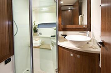 Riviera 6000 Sport Yacht Innenansicht