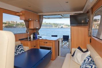 Greenline 33 Hybrid (1Cab-1WC)-Salon.JPG Innenansicht