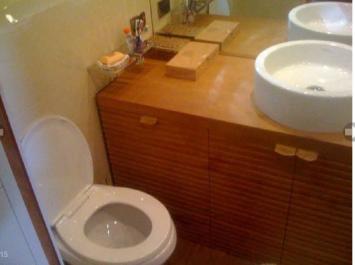 Posillipo-Technema-80-WC.JPG Innenansicht