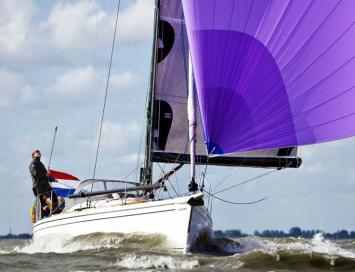 Winner Yachts 12.20 (4Cab-1WC)Bug.JPG Auenansicht