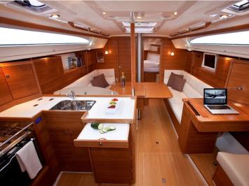 Winner Yachts 12.20 (4Cab-1WC)Salon .JPG Innenansicht