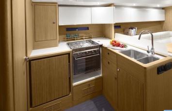 Solaris 44 (3Cab-2WC)Pantry.JPG Innenansicht