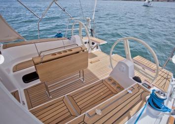 Elan 35 Impression (3Cab-1WC)-Deck.JPG Auenansicht
