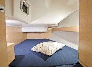 Elan 35 Impression (3Cab-1WC)-Kabine.JPG Innenansicht