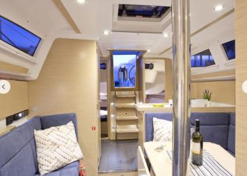 Elan 35 Impression (3Cab-1WC)-Salon.JPG Innenansicht