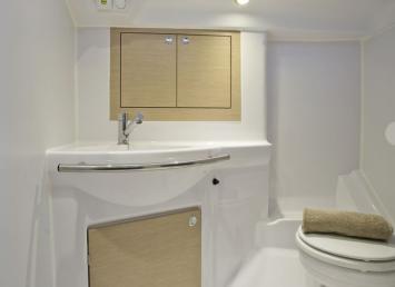 Elan 35 Impression (3Cab-1WC)-WC.JPG Innenansicht