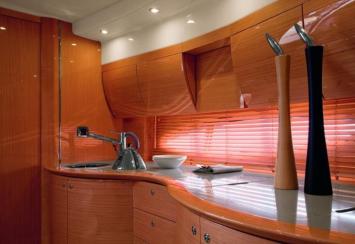 Atlantis 47 (2Cab-2WC)-Pantry.JPG Innenansicht