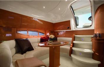 Atlantis 47 (2Cab-2WC)-Salon.JPG Innenansicht