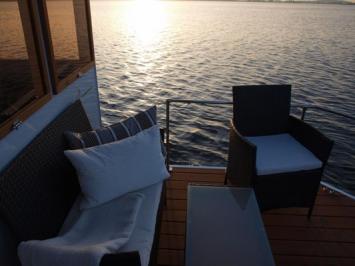 Happyflo Hausboote Auenansicht