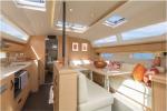 Yachtcharter Jeanneau 54 salon