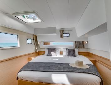 Lagoon 42 OW (3 Kabinen, 3 Bäder, 1 Crewkabine) – Innenansicht 2 Innenansicht